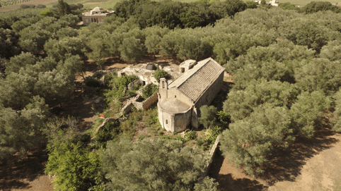 Veduta aerea della Chiesa di Santa Maria dell'Alto tra gli ulivi