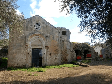 Prospetto principale della chiesa nel 2024