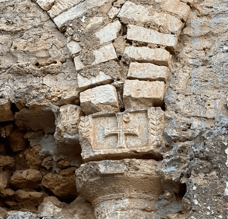 Pulvino bizantino e capitello della colonna di spoglio
