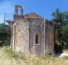 Abside con tre monofore scandite da paraste