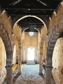 Interno della chiesa prima degli attuali restauri